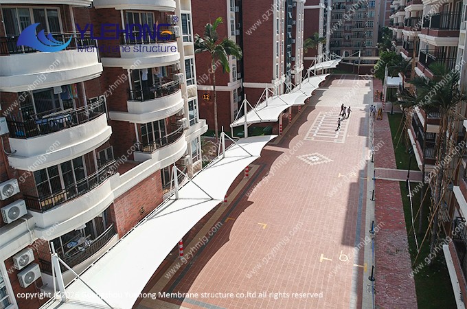 Membran-Sonnenschutz & Regenschutz für einen Gehweg/Korridor an einer Schule in Zhongshan