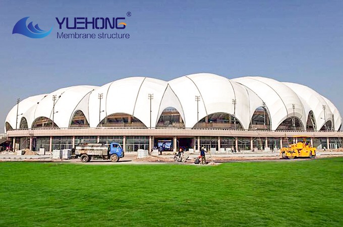 Toiture en membrane structurelle
