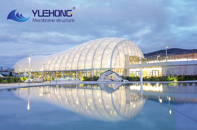 Façade en membrane architecturale