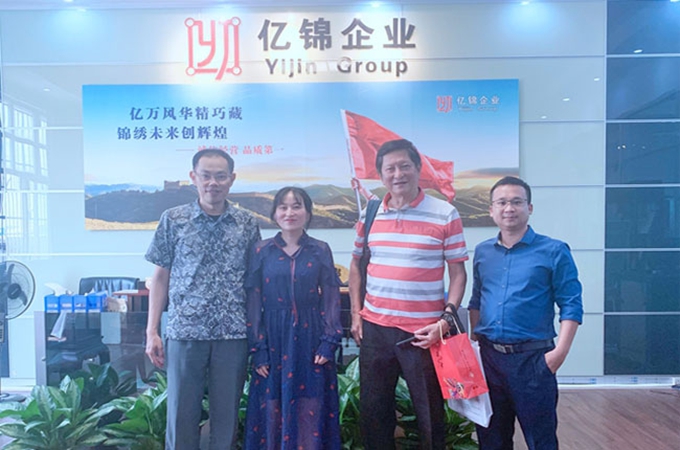 Mit Kunden beim Membran-Sonnenschutzprojekt, Hainan Kontrollpunkt